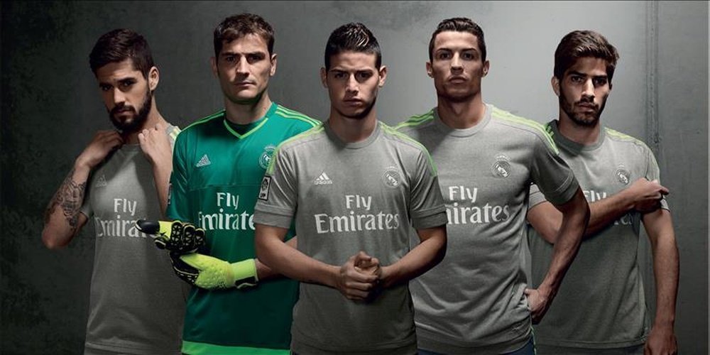 Imagen facilitada por adidas de los jugadores del Real Madrid Cristiano Ronaldo (2d), Lucas Silva (d), Iker Casillas (2i), Isco Alarcón (i) y James Rodríguez (c) con la segunda equipación que la plantilla blanca lucirá la temporada 2015/2016, presentada hoy bajo en lema Only perfect Counts. EFE