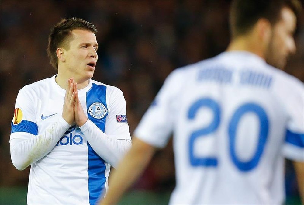 Dnipro striker Nikola Kalinic (L), during a Europa League match. EFE/Archivo