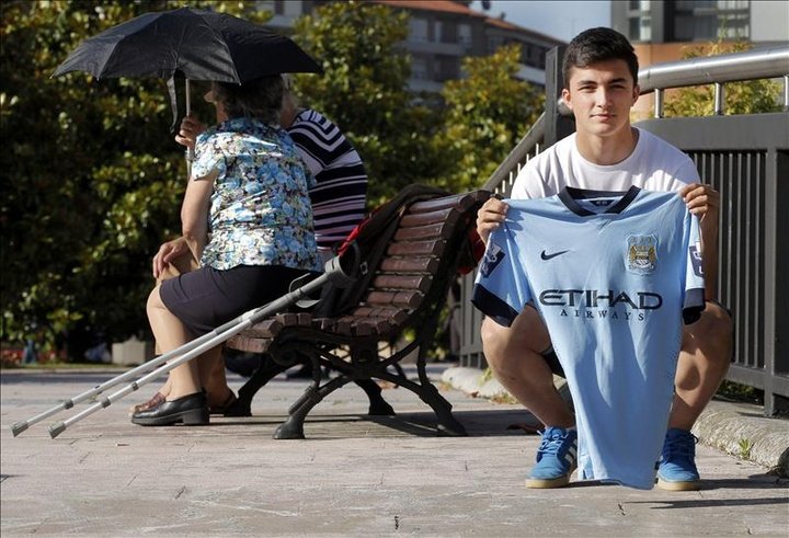 Garcia extends Manchester City deal