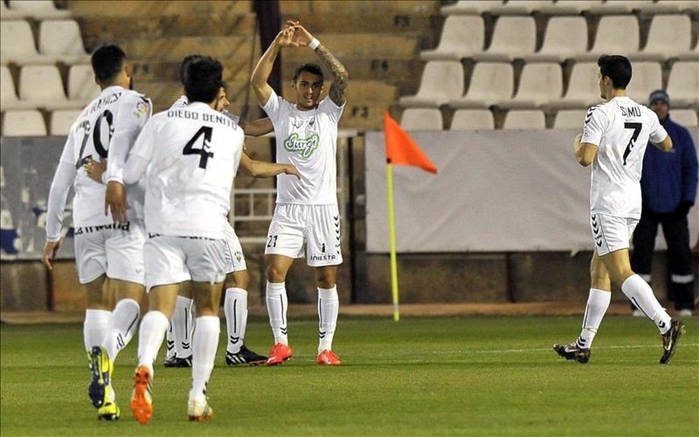 Los futbolistas del Albacete celebran un gol en su estadio, el Carlos Belmonte. EFE