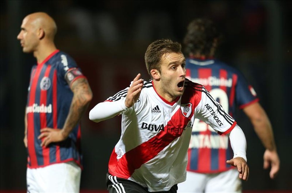 El delantero de River Plate German Pezzella (frente) celebra un gol. EFE/Archivo