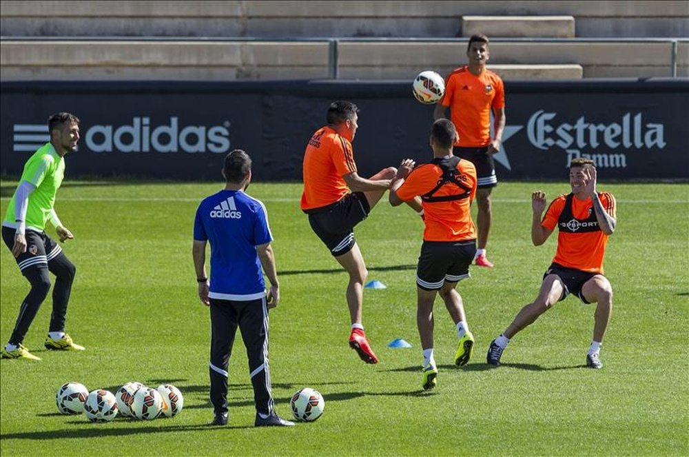 Los jugadores del Valencia CF durante un entrenamiento. EFE/Archivo