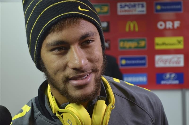 Neymar lo celebra desde casa