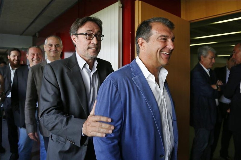 Los candidatos a la presidencia del FC Barcelona, Agustí Benedito (i), y Joan Laporta (2i). EFE/Archivo