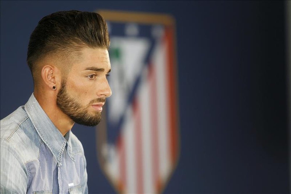 Yannick Carrasco sigue sin encajar en ningún club. EFE