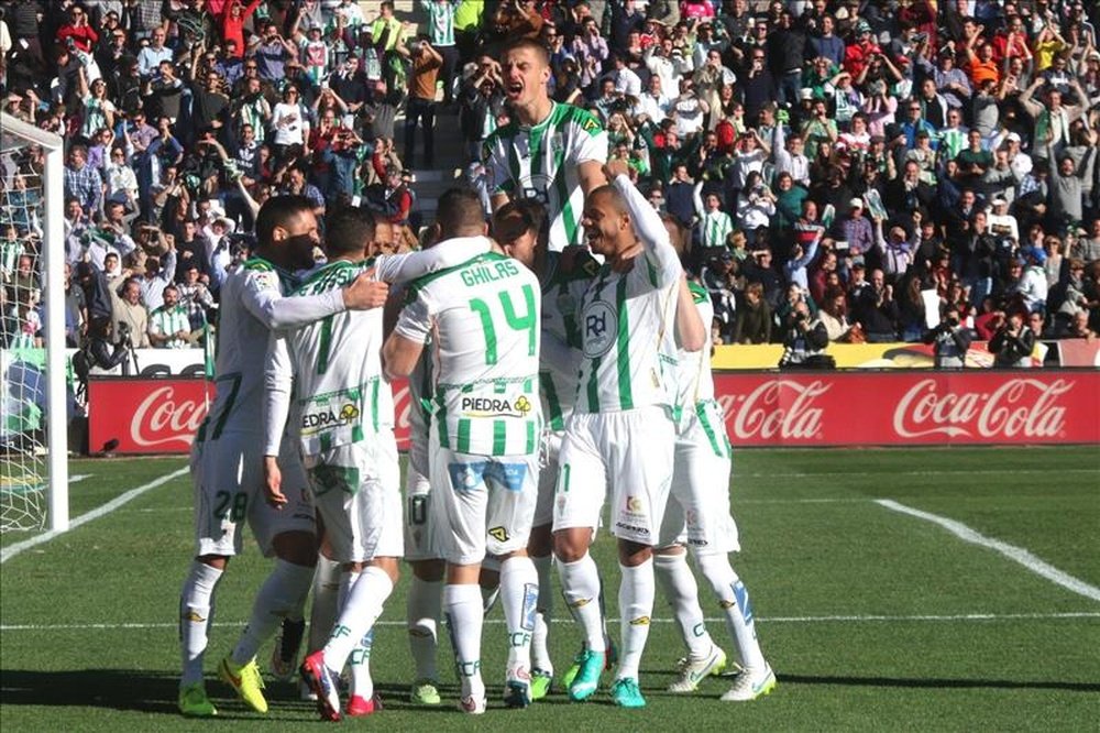 Los jugadores del Córdoba celebran un gol ante el en el estadio Nuevo Arcángel. EFE/Archivo