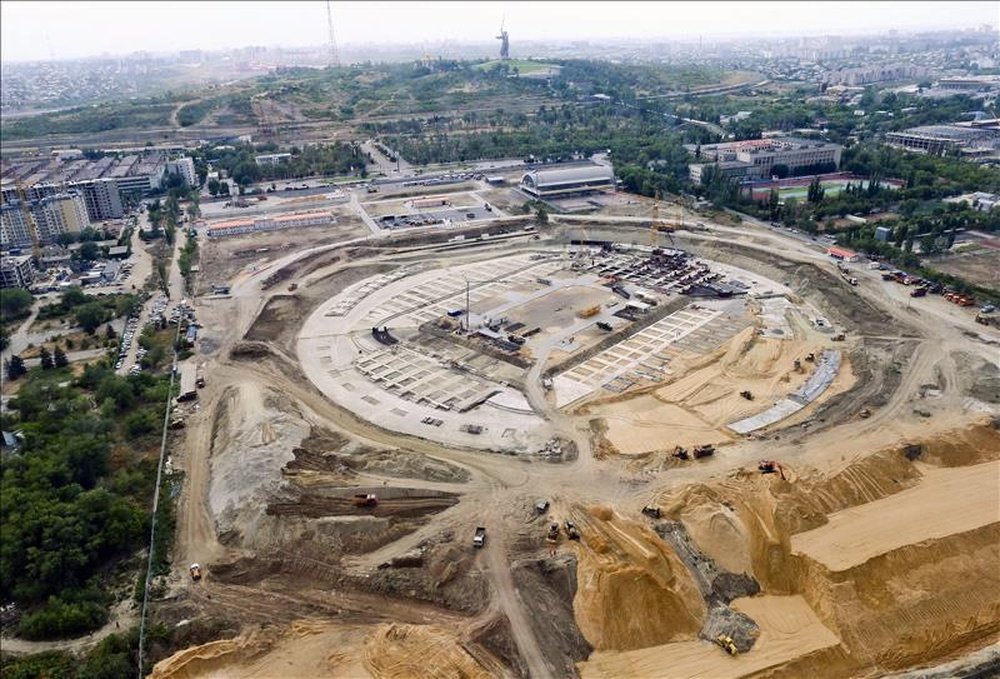 Vista aérea de las obras de construcción del estadio para la Copa del Mundo FIFA 2018 que se edifica en Volgogrado (Rusia) el 16 de julio de 2015. Volgogrado es una de las ciudades que albergarán los partidos del Mundial que se celebrará del 14 de junio al 15 de julio de 2018. EFE