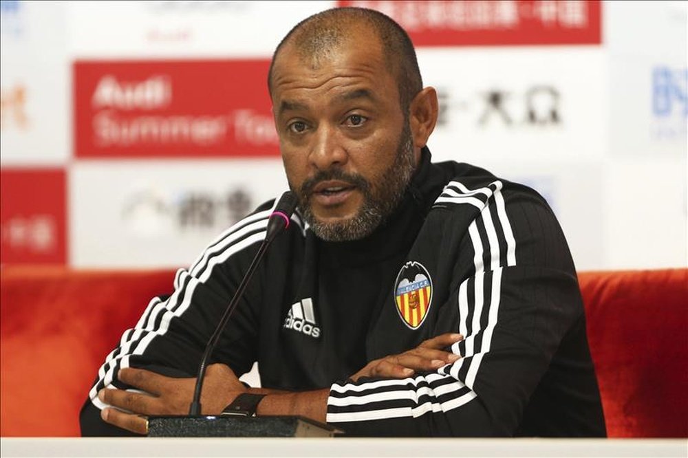 El técnico del Valencia, el portugués Nuno Espirito Santo, durante una rueda de prensa en el estadio Nacional de Pekín, China, hoy, 17 de julio de 2015. El Valencia se enfrentará mañana al Bayern de Múnich en un partido amistoso como parte de su pretemporada. EFE