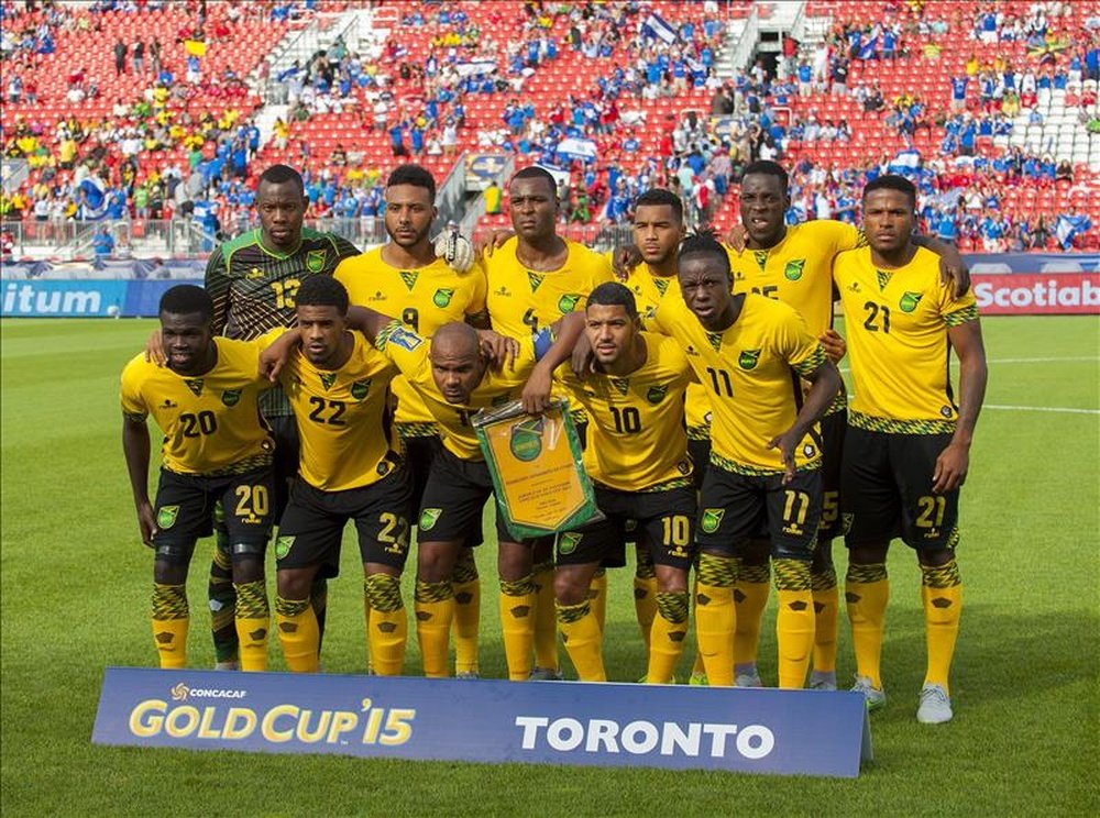 Fotografía tomada el pasado 14 de julio en la que se registró a la formación titular de la selección de fútbol de  Jamaica, antes de enfrentar al equipo de El Salvador, en desarrollo de la Copa Oro 2015. EFE/Archivo