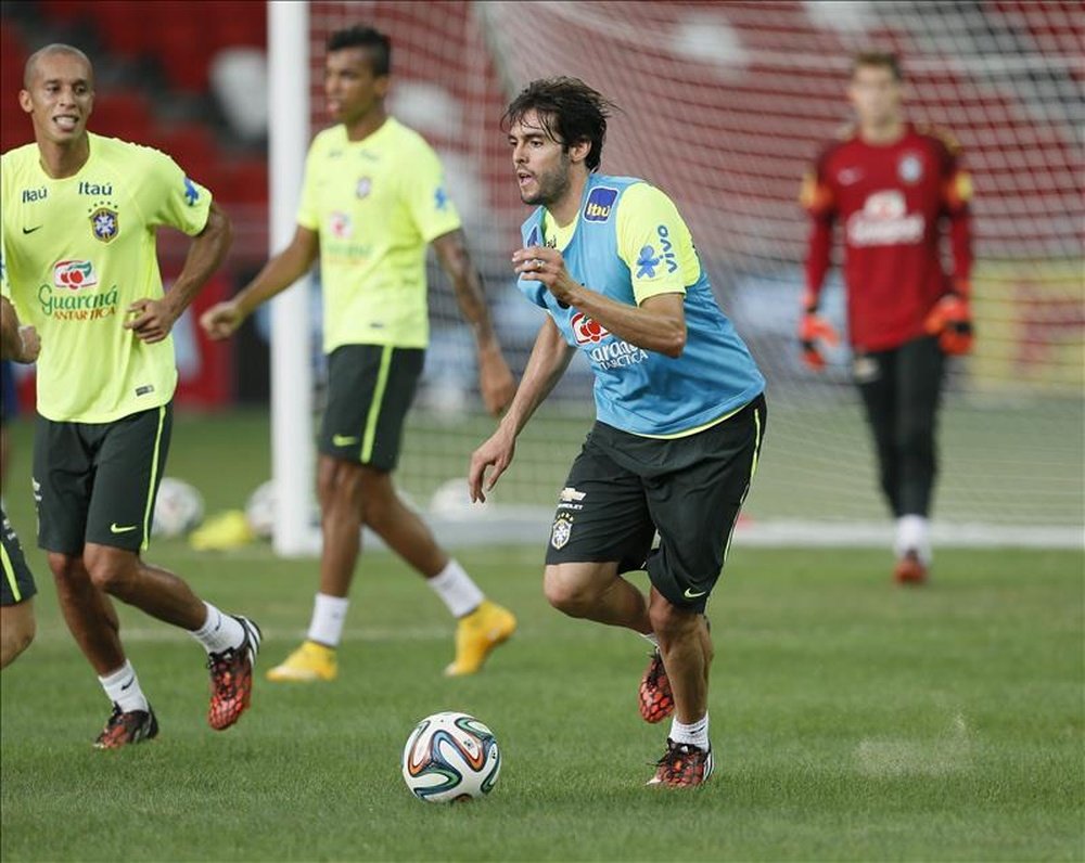 El futbolista brasileño Kaká (c), en un entrenamiento con la selección carioca. EFE/Archivo