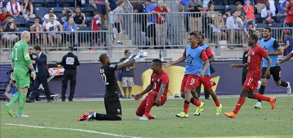 Los goles fueron marcados al minuto 55 por el delantero Roberto Nurse, que puso a Panamá con la ventaja de 0-1, pero Estados Unidos igualó con Clint Dempsey a los 70. EFE