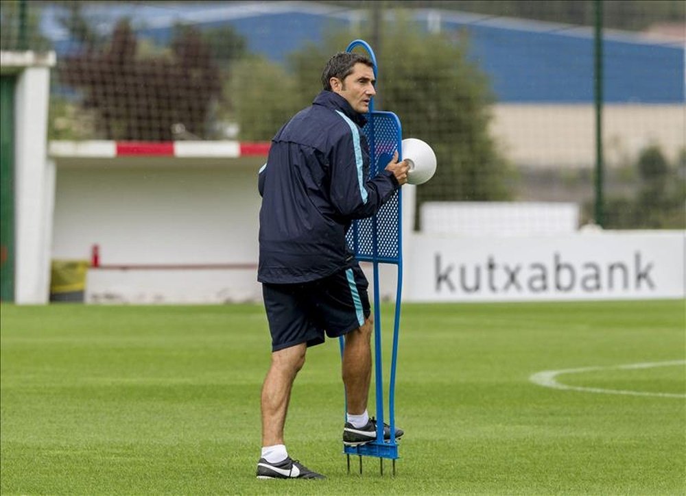 El entrenador del Athletic de Bilbao, Ernesto Valverde, durante un entrenamiento. EFE/Archivo