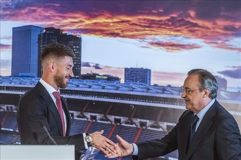 Sergio Ramos y Florentino Pérez. EFE