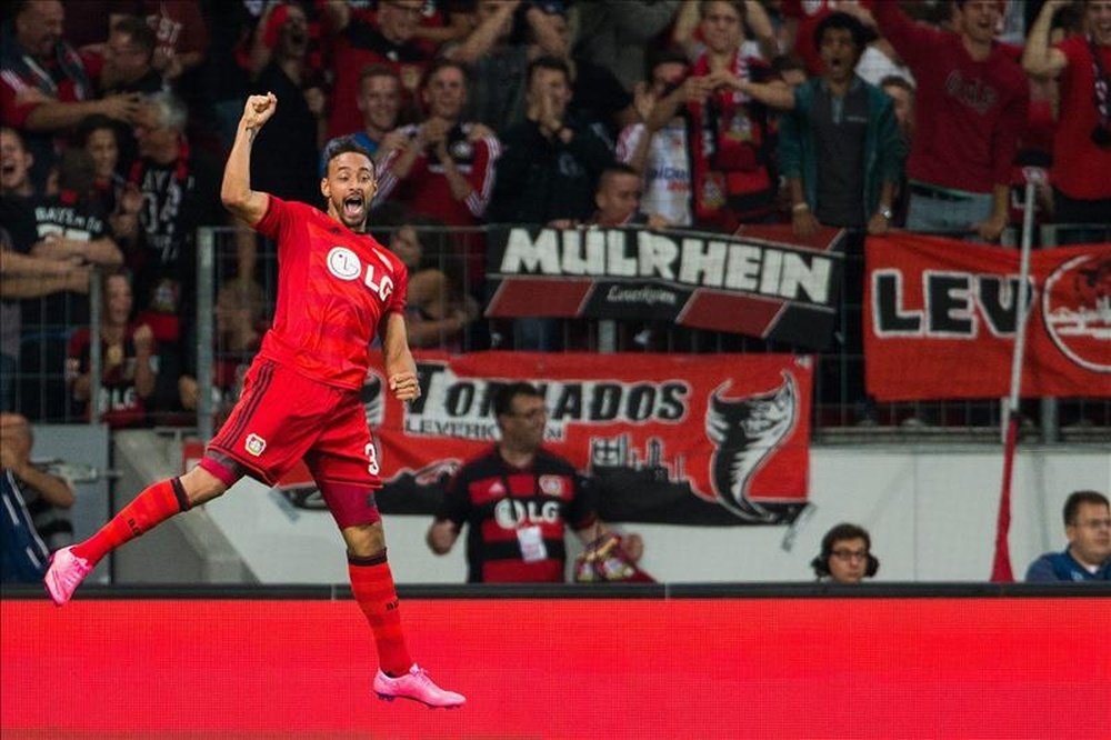 Karim Bellarabi del Leverkusen celebra su gol ante la Lazio hoy, miércoles 26 de agosto de 2015, durante un partido de la Liga de Campeones de la UEFA en Leverkusen (Alemania). EFE