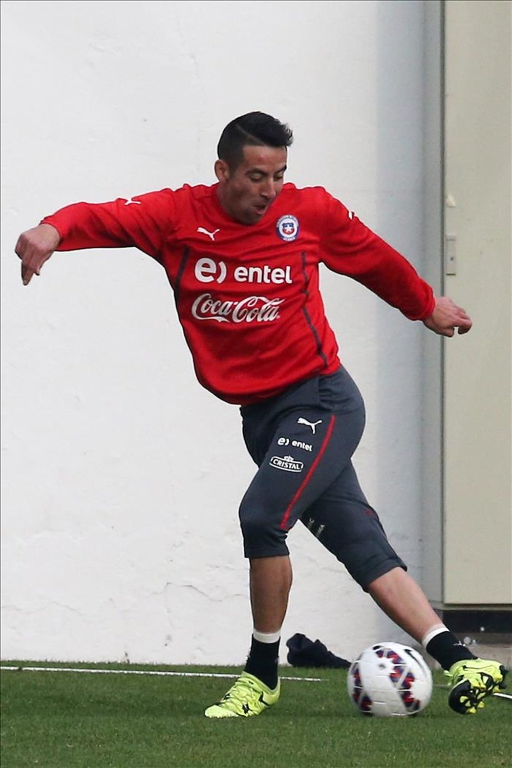 El jugador de la selección chilena de fútbol Mauricio Isla. EFE/Archivo