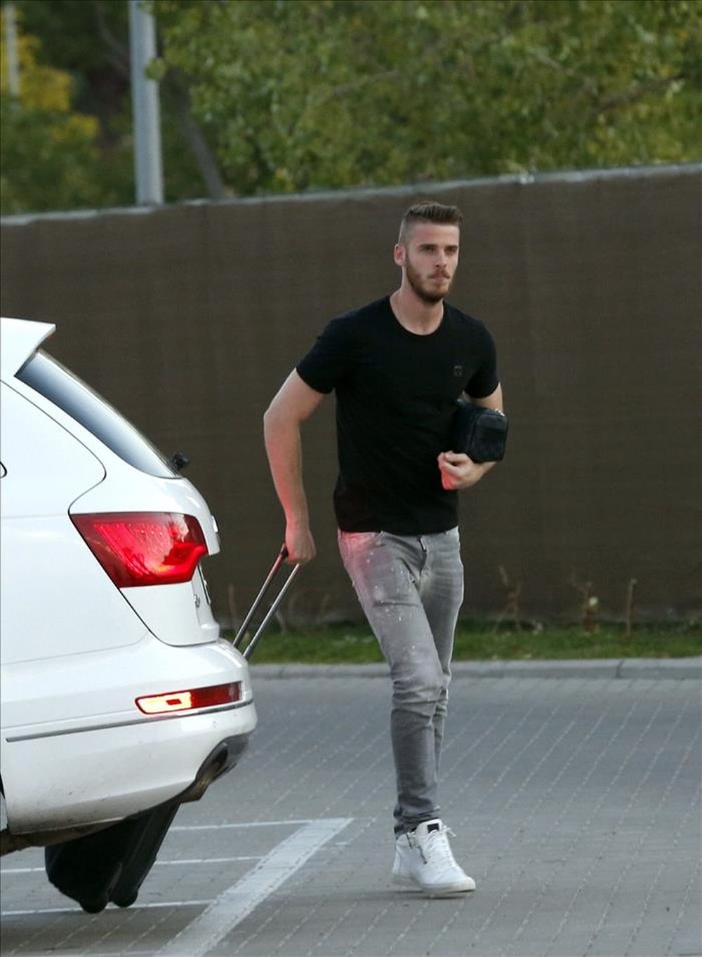 El portero del Manchester United, David De Gea, a su llegada ayer a la Ciudad del Fútbol de Las Rozas (Madrid). EFE