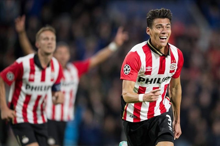 El PSV golea al Roda con dobletes de Moreno y De Jong