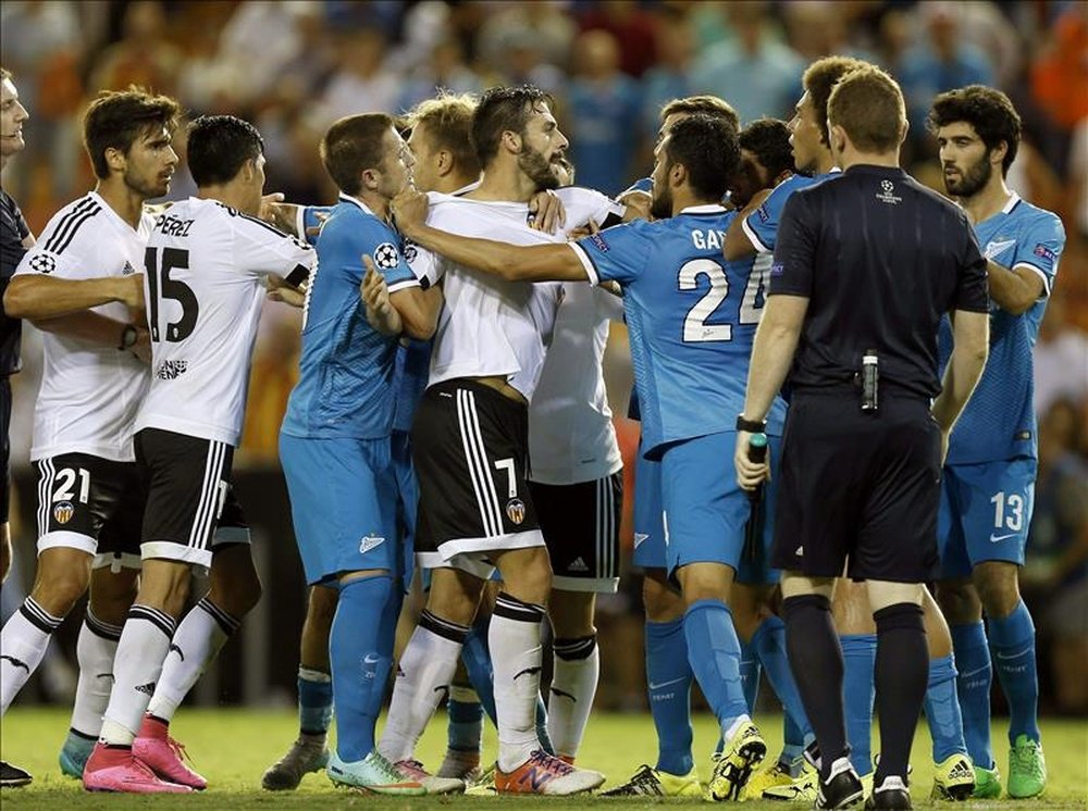 Players from Zenit St Petersburg and Valencia involved in a bust up. EFE
