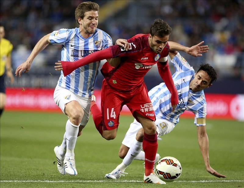 Imagen de archivo de un partido entre el Getafe y el Málaga la pasada temporada. EFE/Archivo