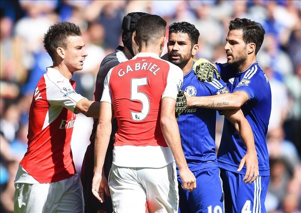 Paulista is Diego Costa's friend despite this incident at Stamford Bridge. EFE