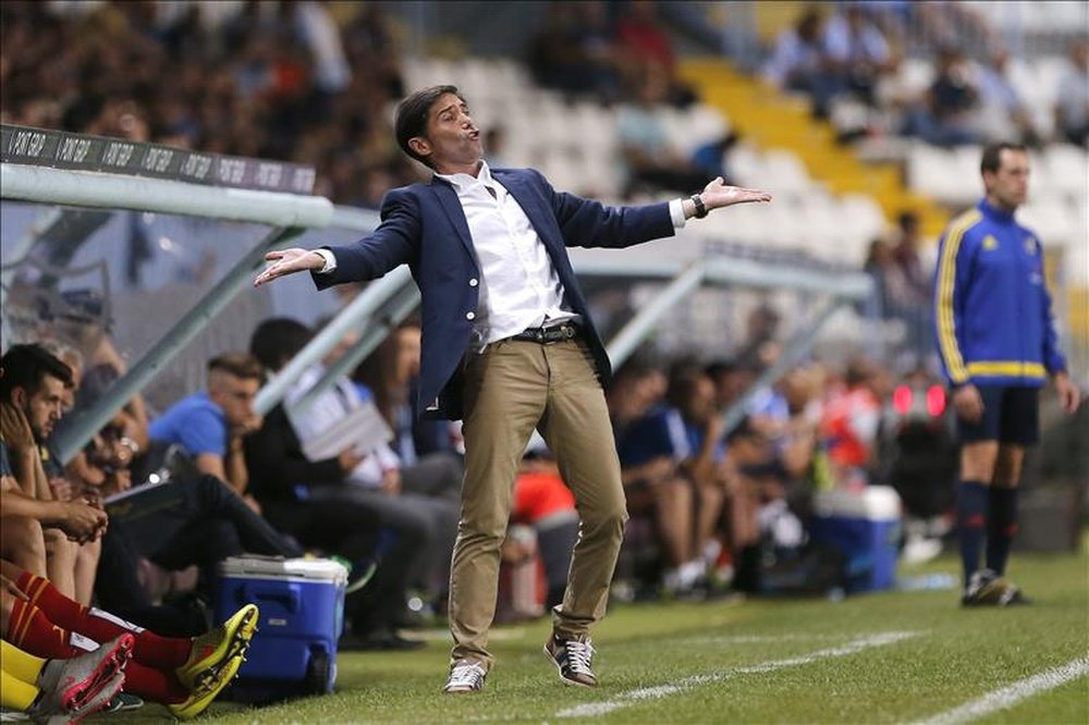 El técnico del Villarreal, Marcelino, durante el encuentro correspondiente a la quinta jornada de primera división, que han disputado esta noche frente al Málaga. EFE 