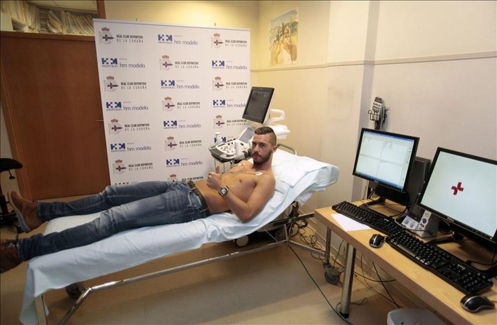 El centrocampista internacional bosnio Haris Medunjanin durante un reconocimiento médico para el Deportivo de La Coruña. EFE/Archivo