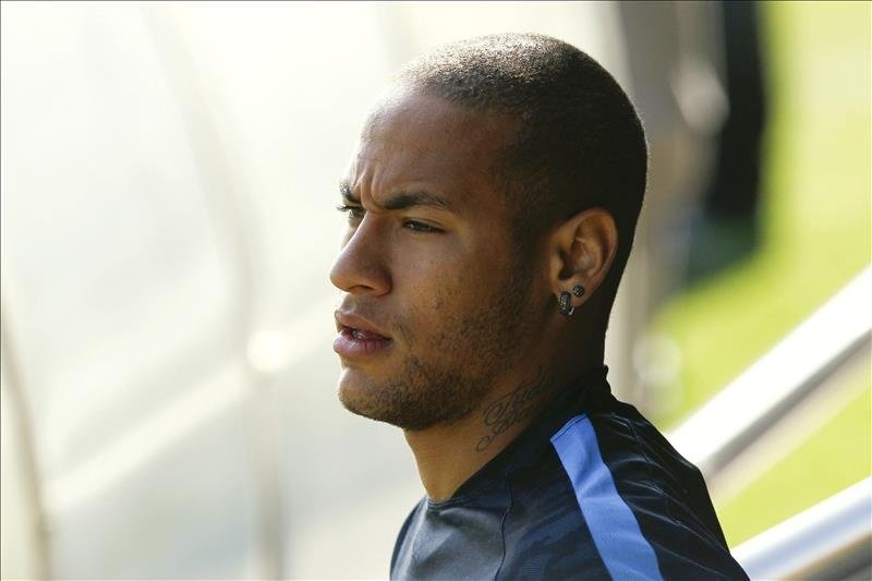 Neymar should end his career with Real Madrid to avoid further prosecutions.EFE