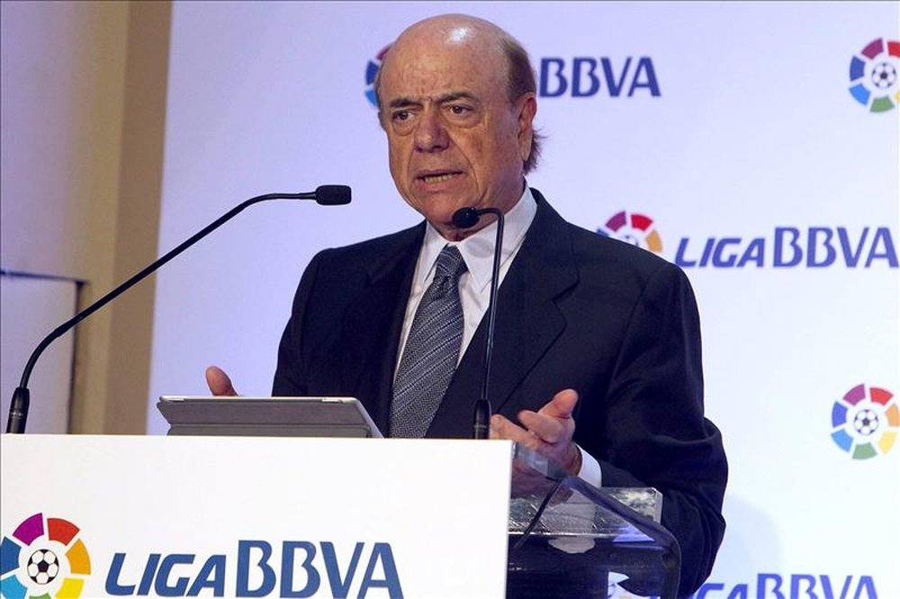 El presidente del BBVA, Francisco González, interviene durante un acto dentro del patrocinio de la Liga BBVA de fútbol. EFE/Archivo