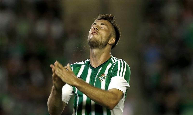 Una tortícolis aparta a Van Wolfswrinkel del partido de Vallecas