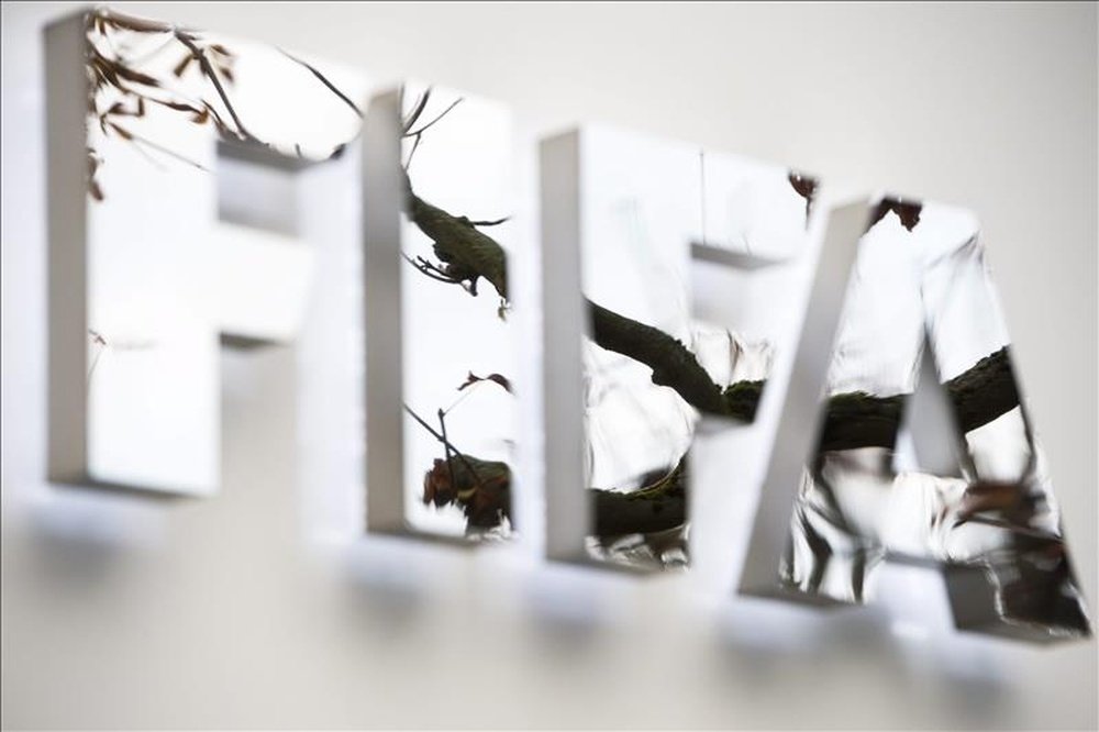 Vista del logotipo de la FIFA en Zúrich (Suiza). EFE/Archivo