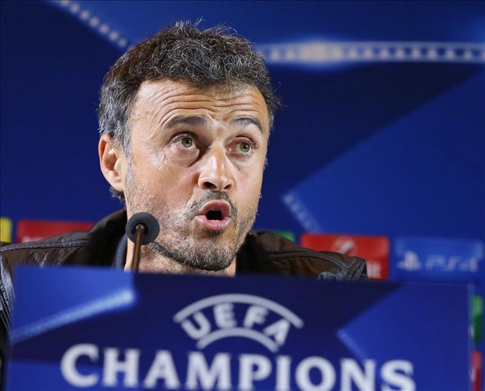 El técnico del Barcelona, Luis Enrique, habla en una conferencia de prensa de Champions. EFE