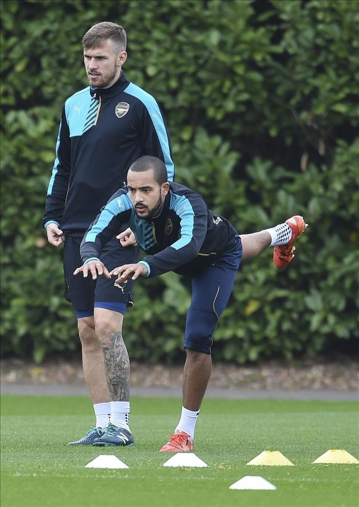 Walcott urges Arsenal to avoid a repeat of Monaco disaster