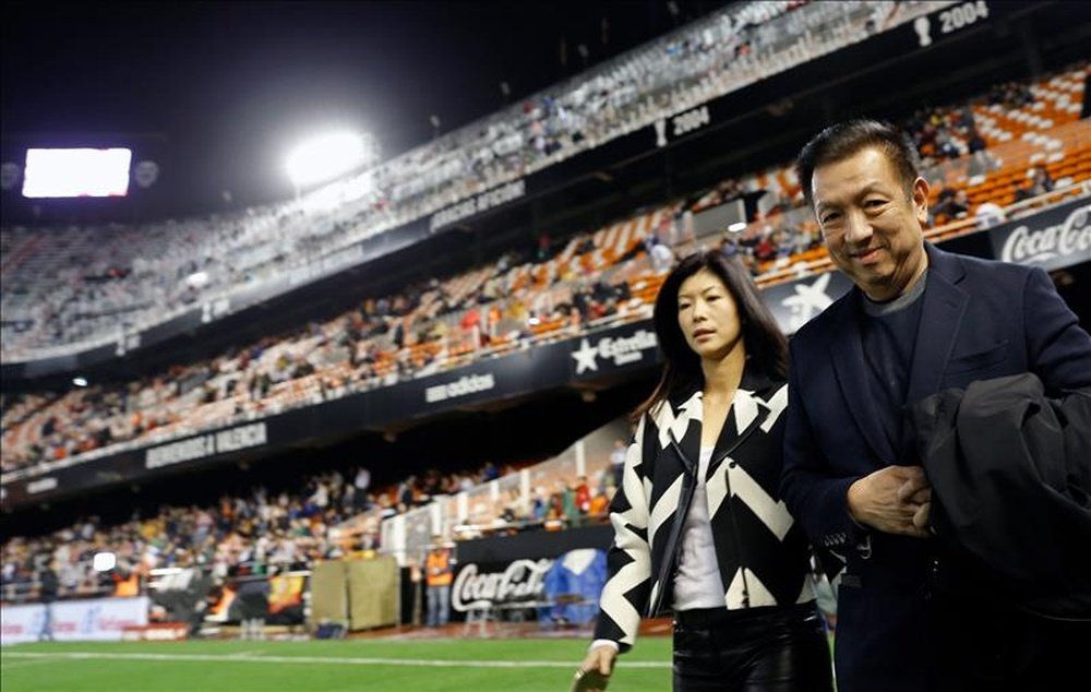Peter Lim suma siete entrenadores en Valencia. EFE