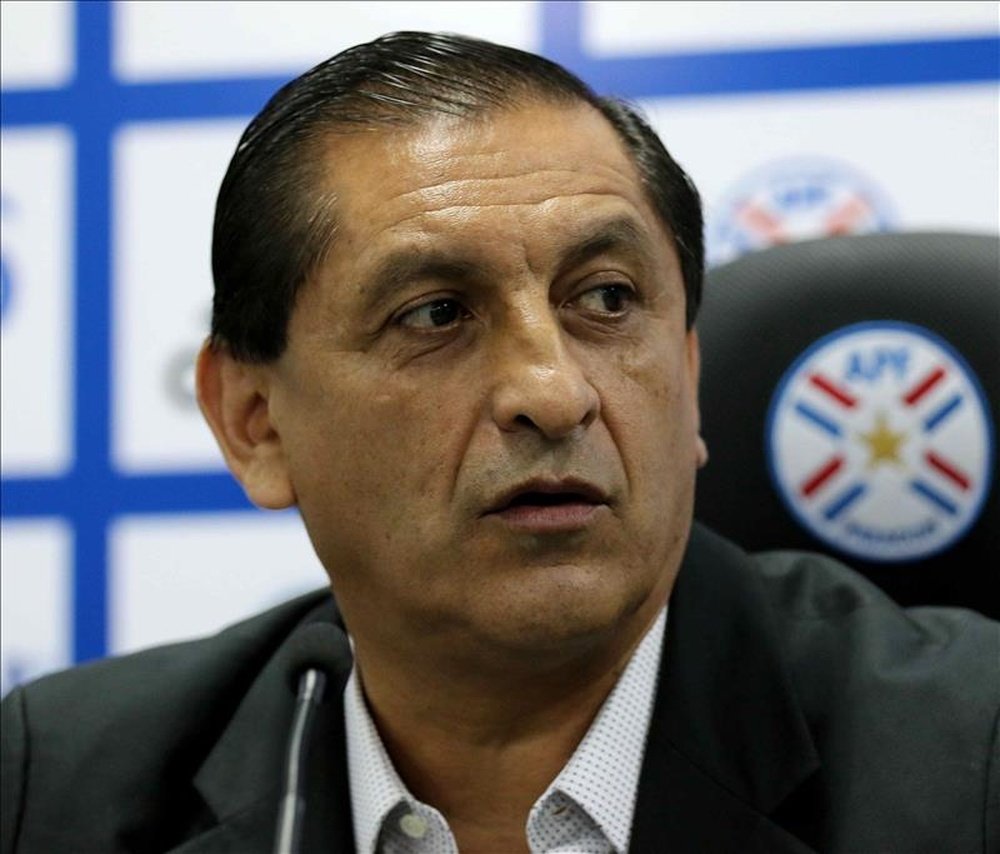 El director técnico de la selección paraguaya, el argentino Ramón Díaz, habla durante una conferencia de prensa, hoy miércoles 28 de octubre de 2015, en Asunción. EFE