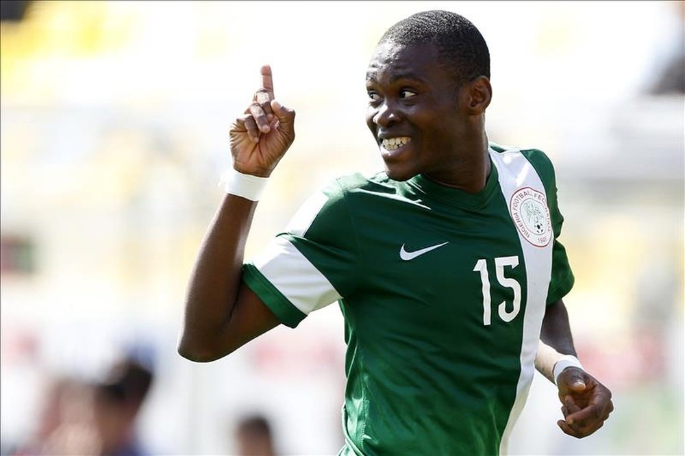 El jugador nigeriano Udochukwu Anumudu fue registrado este domingo al celebrar un gol anotado a Brasil, durante un partido por los cuartos de final del mundial FIFA sub17, en el estadio Sausalito de Viña del Mar (Chile). EFE