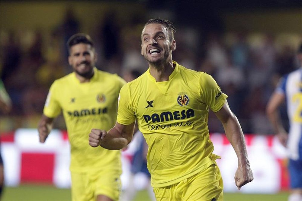 El delantero del Villarreal Roberto Soldado celebra un gol. EFE/Archivo 