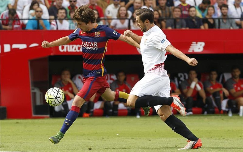 The midfielder was linked with a move to the Premier League over the summer. EFE/Archivo
