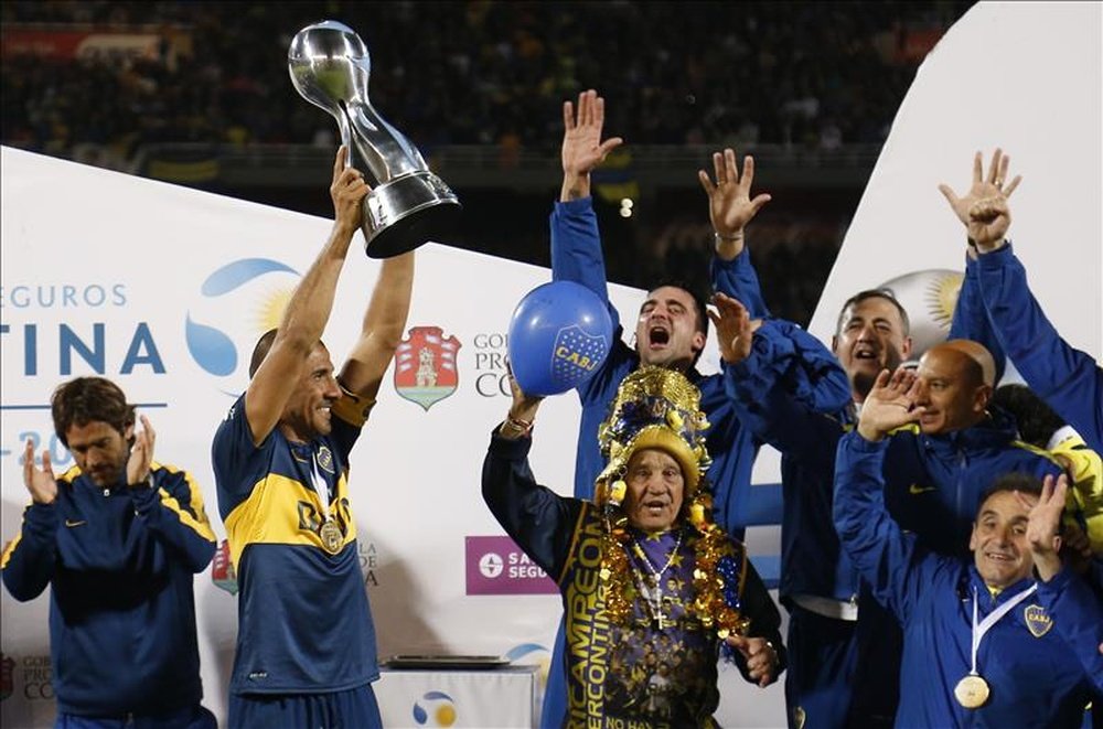 El jugador de Boca Juniors Daniel Diaz (i) celebra tras vencer a Rosario Central, durante el partido por la final de la Copa Argentina, en el estadio Mario Alberto Kempes de Córdoba (Argentina). EFE