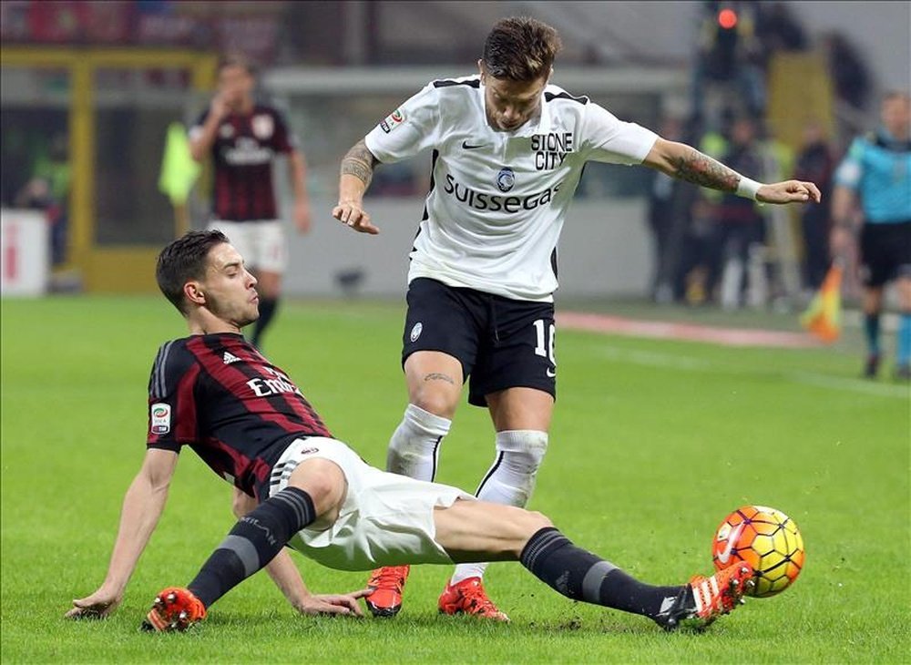 De Sciglio pudo cambiar los colores 'rossoneros' por el 'bianconero'. AFP