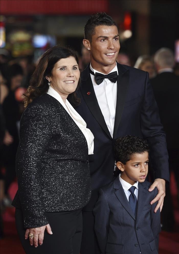 Policía investiga a Cristiano Ronaldo; madre acusa de lesión a su hijo