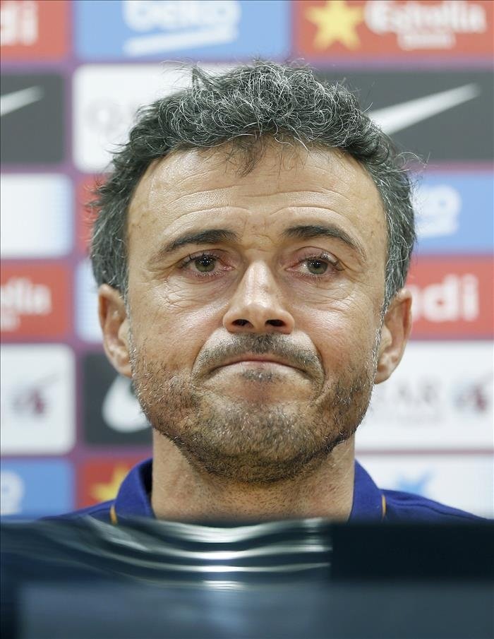 El entrenador del FC Barcelona, Luis Enrique, durante la rueda de prensa que ofreció hoy antes del entreno realizado por la plantilla blaugrana para preparar el partido que disputarán mañana ante el Real Madrid en el Santiago Bernabeu. EFE