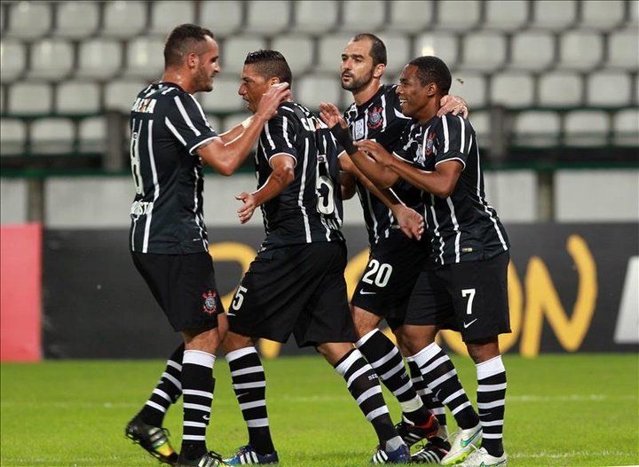 El Corinthians golea al Sao Paulo y amplia su ventaja tras ganar el título