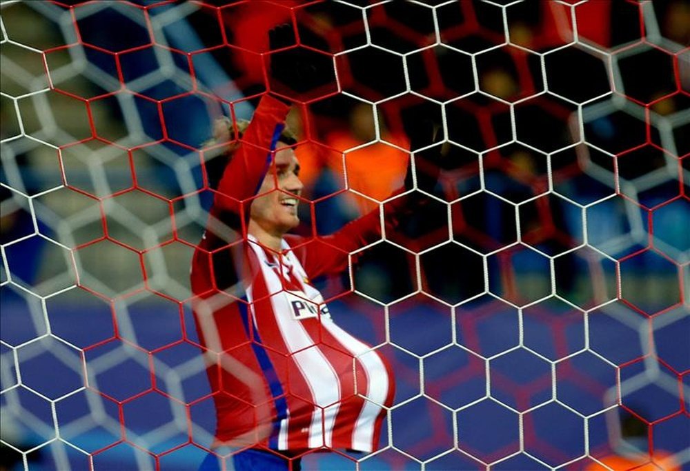 El delantero francés del Atlético de Madrid Antoine Griezmann celebra el segundo gol marcado al Galatasaray turco. EFE