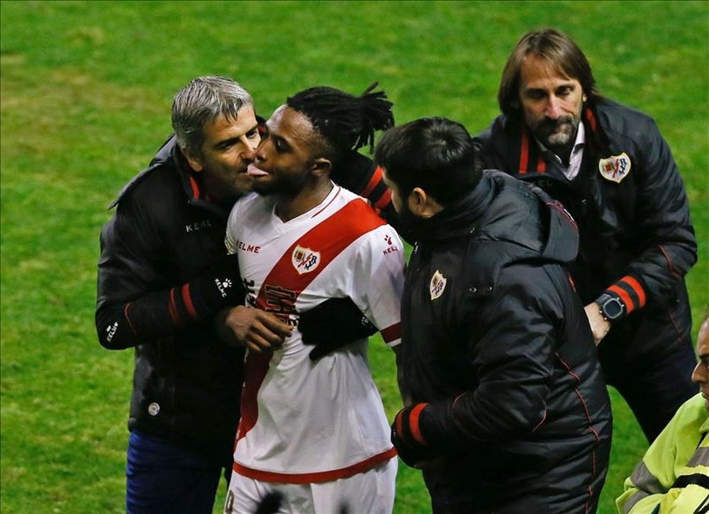 El Rayo cede a Lass Bangoura a Emelec. EFE