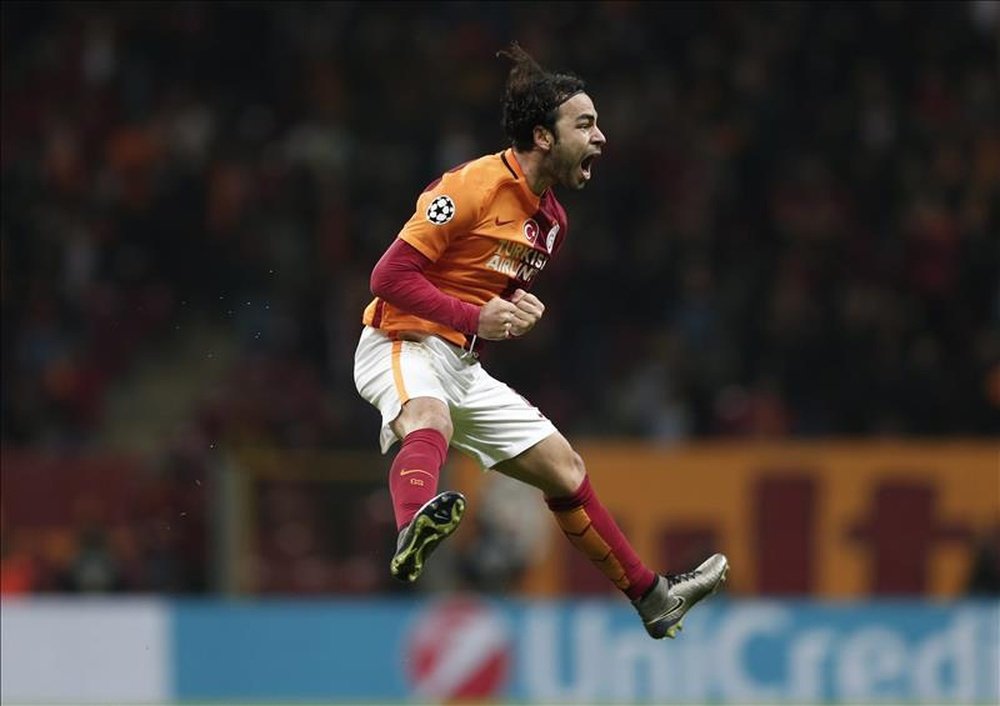 Selcuk Inan de Galatasaray celebra la anotación de un gol ante Astana durante un partido del Grupo C de la Liga de Campeones de la UEFA en Estambul (Turquía). EFE