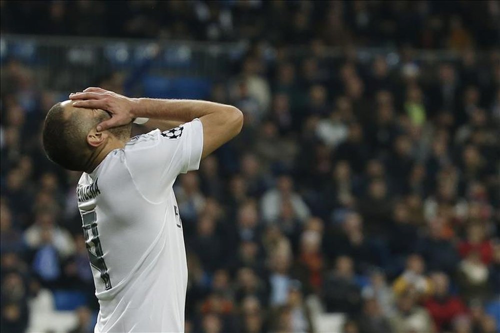 El delantero francés del Real Madrid, Karim Benzema, se lamenta de una ocasión fallada. EFE/Archivo