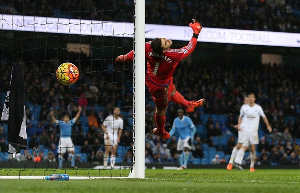 Fabianski is closing in on a move to West Ham. EFE