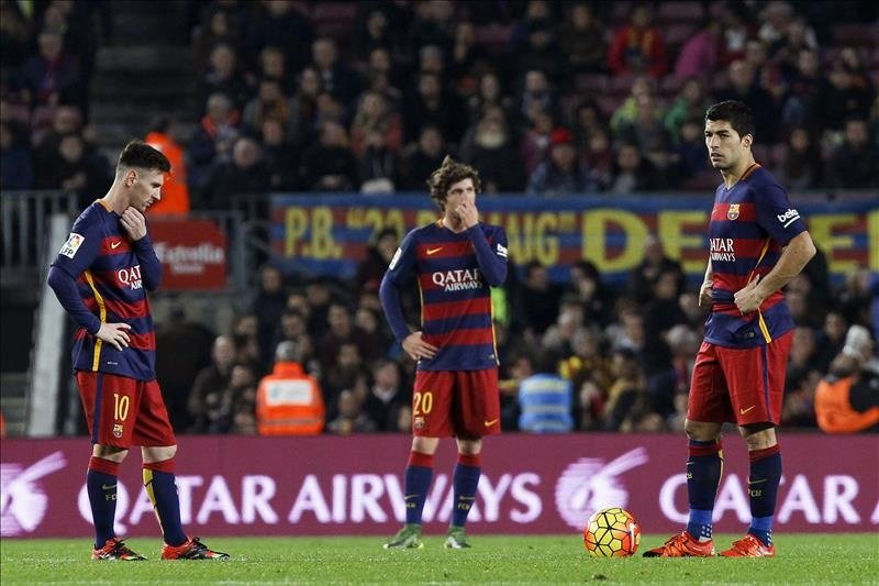 Sergi Roberto, entre Messi y Suárez, ha jugado en prácticamente todas las posiciones del campo. EFE