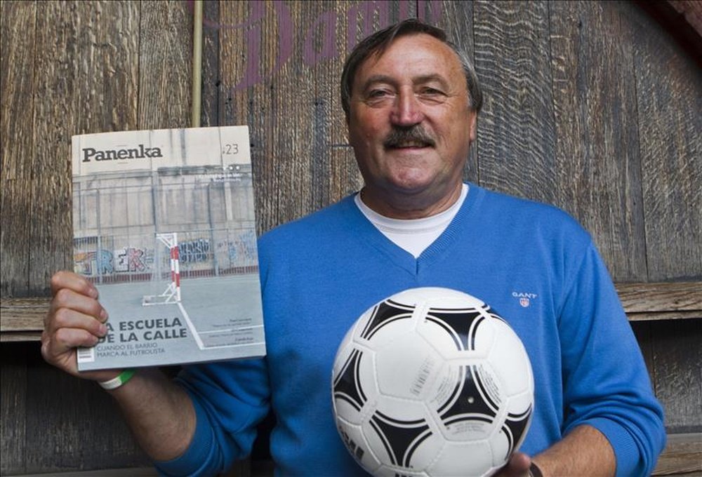 Antonin Panenka y un penalti histórico en el fútbol. EFE
