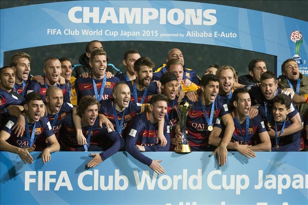 Los jugadores del FC Barcelona celebrn el Mundial de Clubes logrado tras vencer en la final al River Plate en el Yokohama International Stadium de Yokohama, al sur de Tokyo, Japón. EFE/EPA